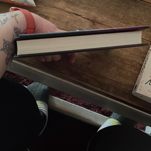 2 horror themed books - Picture 4 of 7